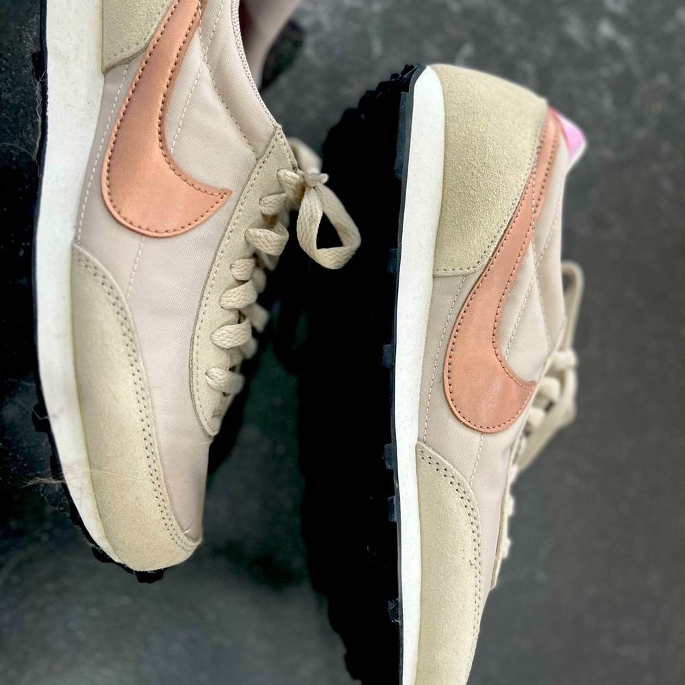 Brand new never worn Women's Nike Daybreak sold out